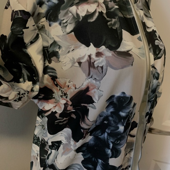 Flower jacket - Picture 4 of 11